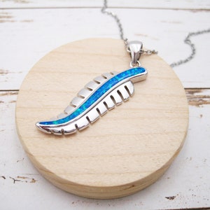 Stainless steel necklace with opal leaf, leather necklace, imitation opal, blue opal, silver-plated pendant, delicate necklace, gift for her