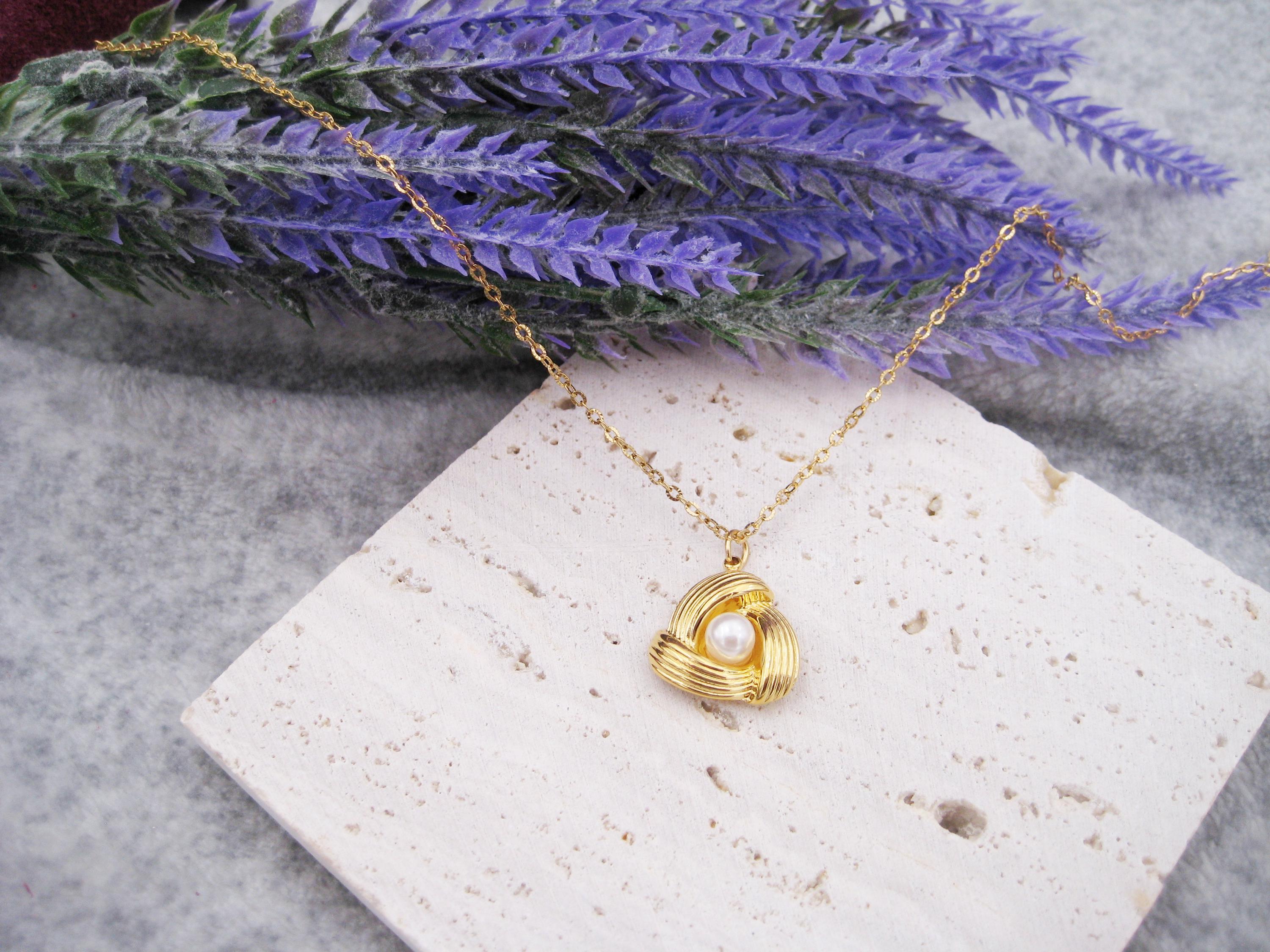 Edelstahlkette mit Dreieck, Kette Gold, Perlenanhänger, zarte Kette, Kette modern, Geschenk für Sie