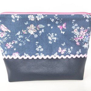 Cosmetic bag, toilet bag, make-up bag, makeup bag, pouch, flowers