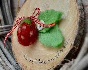Wooden disc *strawberry sweet*