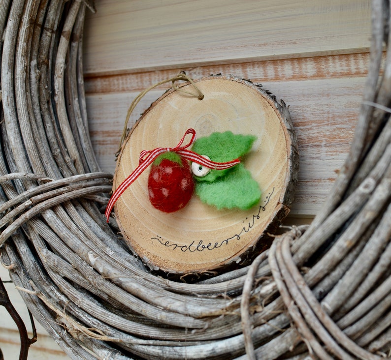 Wooden disc strawberry sweet image 2