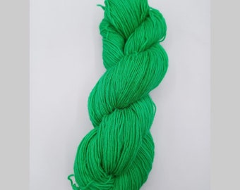 Fine sock yarn, hand-dyed, 4 threads, green, light peppermint, mottled, creative corner, semi-solid, plain,