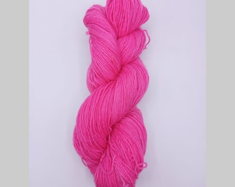 Sockenwolle fein, handgefärbt, 4 fädig, rosa meliert, Creativ-Ecke, semisolid, uni,