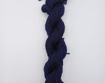 Mini skein of sock yarn, fine, hand-dyed, 4-ply, navy mottled, semi-solid, creative corner, plain,