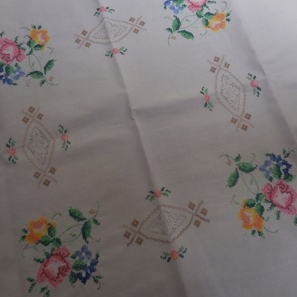 White tablecloth cotton rose pattern in cross stitch pattern 80 cm x 80 cm as good as new