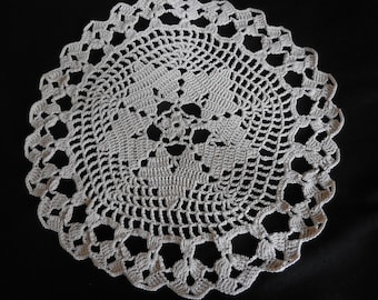 Gehaakte doilies rond handgemaakte naturel gekleurde beige diameter 21 cm