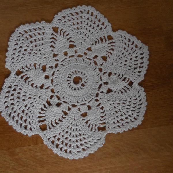 Crochet doilies, round, handmade, white, diameter 19 cm, coarse yarn