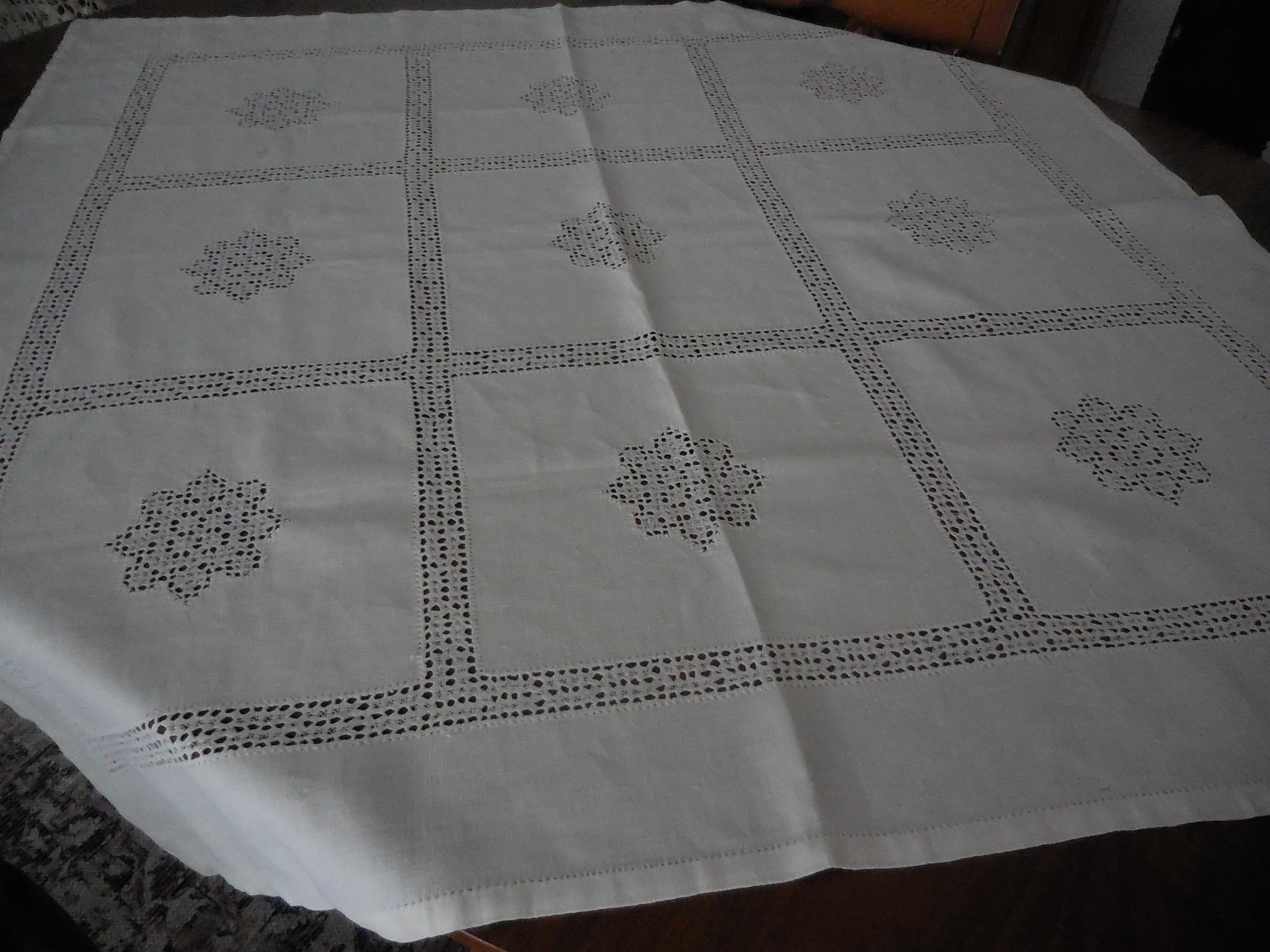 Nappe Ancienne Blanche Ovale Brodée, Motif Fleuri, Dimensions 68x82 Pouces (environ 173x208 Cm), Peacock