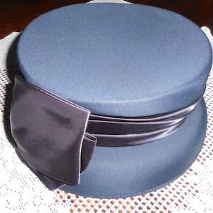 Dameshoed donkerblauw wol Headways van Albert maat M/57 in nieuwstaat