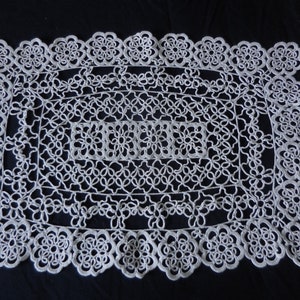 Shuttle lace Occhi Frivolité table runner handmade 42 cm x 30 cm white doily