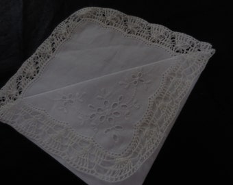 Mouchoir en tissu avec dentelle au crochet mouchoir en dentelle blanc crème vintage années 50 bord festonné