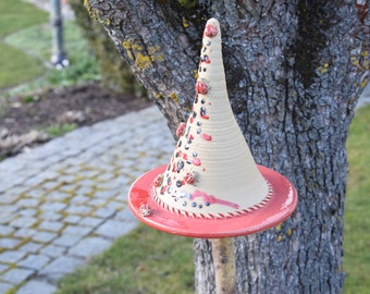 Earwig hat, insect hotel, with red rim