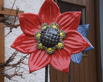Rote Keramikblume frostfest