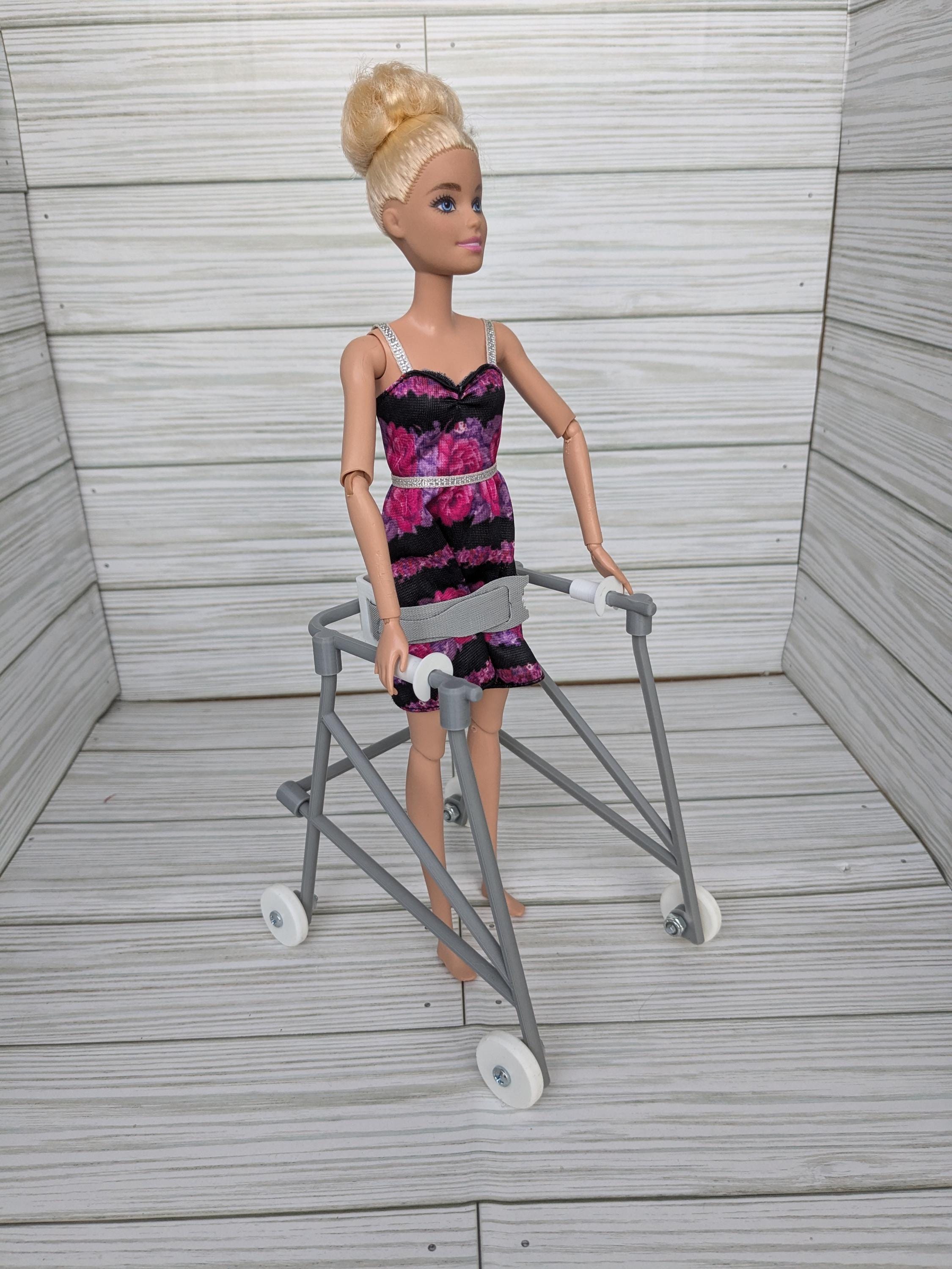Andador/Entrenador de marcha para muñecas de moda, escala 1/6, andador  posterior para muñecas - Etsy México, image size:2250x3000