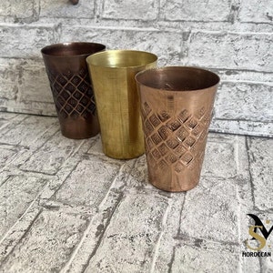 Handgefertigter rustikaler Zahnbürstenhalter, unlackiertes massives Messing, Gold, Zahnpasta, Make-up-Pinsel, Rasierer, Badezimmer-Arbeitsplatte, Tassen-Organizer