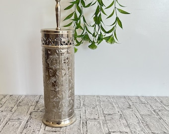 Escobillero de latón antiguo hecho a mano: decoración de baño marroquí
