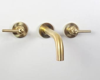 Grifo de pared de latón sin lacar, grifo de cuello de cisne, grifo de pared de latón vintage, grifo de baño de pared de 3 orificios con manijas de palanca