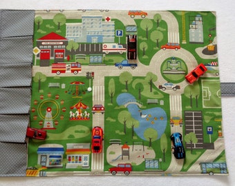 Spielstraße to go XXL, Autostraße und Bauernhof für unterwegs, Wendedecke mit 6 Garagen