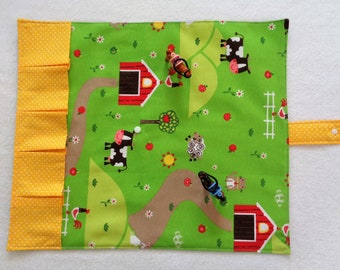 Farm to go XL with wipeable back, play mat