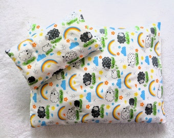 Puppenbettwäsche "Schafe/Regenbogen", Set aus Kissen und Decke