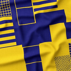 Puede incluir: Tela de patrón geométrico abstracto en amarillo y azul. La tela tiene una apariencia texturizada y arrugada.