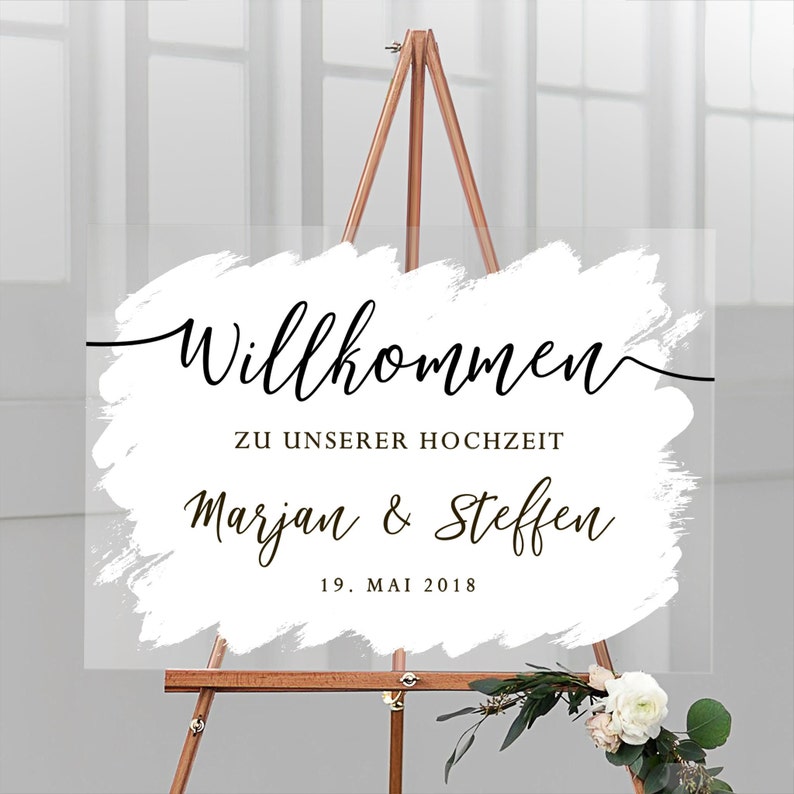 Willkommensschild zur Hochzeit personalisiert mit Namen und Datum aus Acrylglas mit weißem Hintergrund Classic, deutsche Beschriftung Schwarz