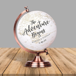 Gästebuchglobus / Globus &quot;The Adventure Begins&quot; personalisiert zur Hochzeit, Weiss / Roségold