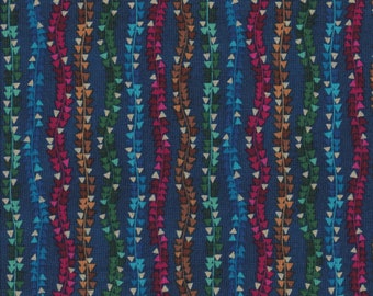 Patchworkstoff  Baumwolle, dunkelblau mit kleinen bunten Dreiecken.