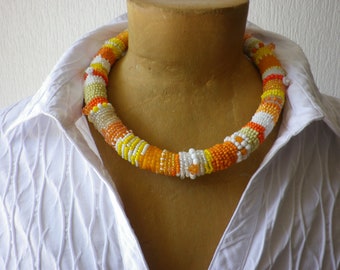 Wickelkette, Sommerkette, Glasperlen, Handarbeit,  Beadwork,  Frühlingskette, gelb, orange, Geschenk Mama, Muttertag, Halsschmuck, Ethno,