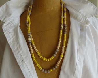 Long collier de perles en bois, perles en bois jaunes, hippie boho, collier sans fermoir, look superposé, cadeau d'anniversaire, style Ibiza, colliers d'été