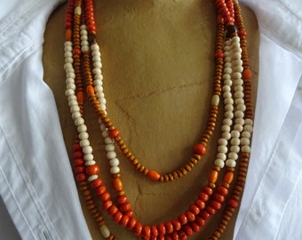 Deux longs colliers de perles en bois, perles en bois rouges, colliers hippie boho, look superposé, cadeau d'anniversaire, style Ibiza, colliers d'été