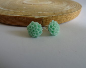 Boucles d'oreilles clous, chrysanthème, turquoise, résine, boucles d'oreilles, fleurs, hippie, bijoux fleurs, cadeau maman, remise des diplômes, mariage, meilleure amie,