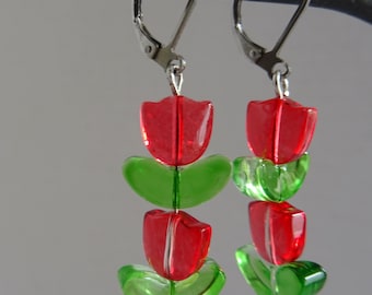 Boucles d'oreilles, boucles d'oreilles fleurs, tulipes en verre rouge, lustres, boucles d'oreilles, bohème, anniversaire enfant, soirée à thème, amie fleur, meilleure amie,