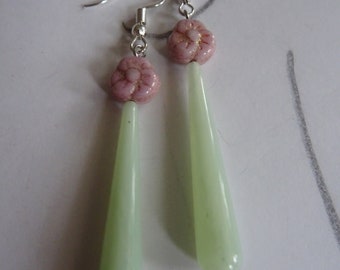 Boucles d'oreilles, boucles d'oreilles, perle larme vert jade, ethnique, fleurs roses, bohème hippie, cadeau maman, meilleure amie, souvenir,