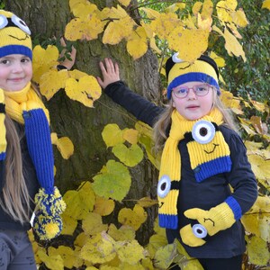 hand knitted Minions scarf image 6