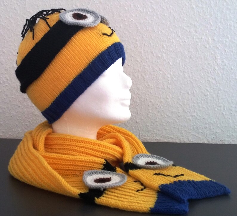 hand knitted Minions scarf image 8