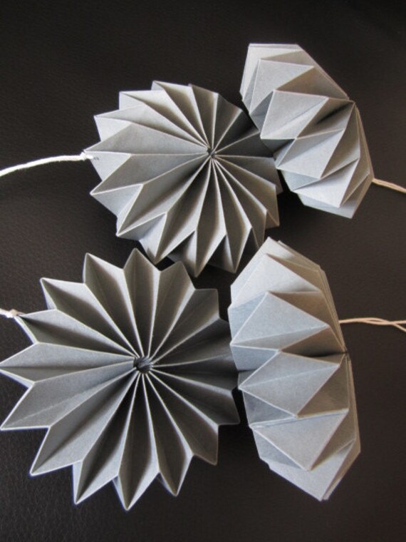 Plissee Anhängermedaillonspapieranhänger Gefaltetorigami Deko Graustern