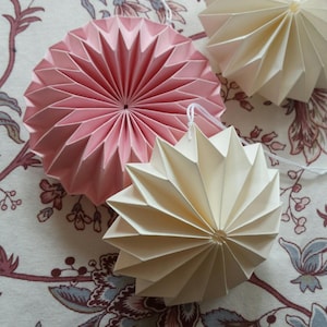 Home decoration set of 3 origami pendants ornaments made of paper pendants for branch