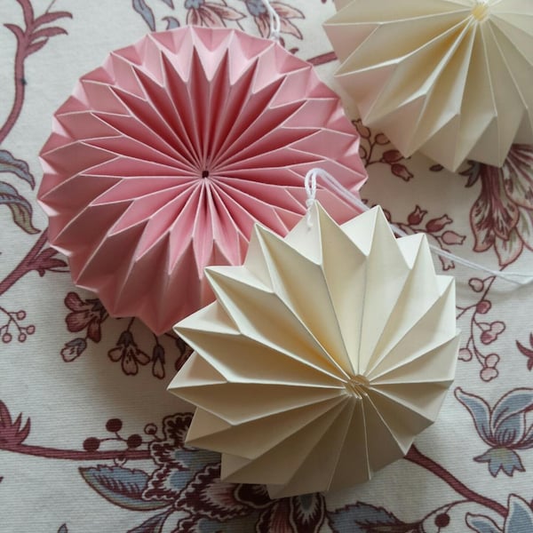 Wohndeko 3er-Set Origami-Anhänger Ornamente aus Papier Anhänger für Zweig