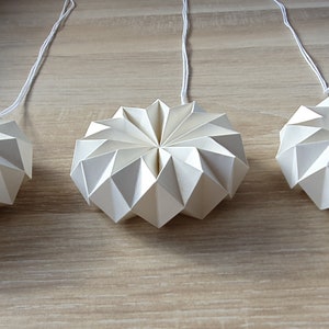 Origami-Anhänger Rosette Deko fürs ganze Jahr Ornamente aus Papier Fensterschmuck Papier Bild 2
