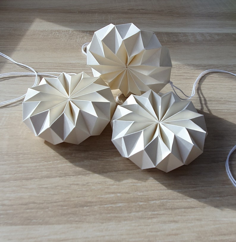 Origami-Anhänger Rosette Deko fürs ganze Jahr Ornamente aus Papier Fensterschmuck Papier Bild 1