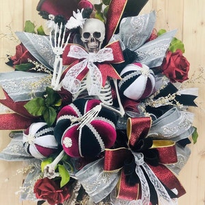 Skeleton Wreath, Halloween Wreath For Front Door, Halloween Wreath, Halloween Decorations, Halloween Swag, Front Door Wreath, Skeleton Swag