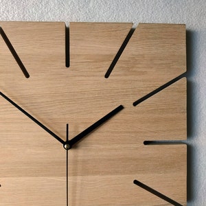 Grande horloge murale carrée, horloge en chêne, 14 po. 36 cm, horloge en bois, horloge moderne, horloge minimaliste, horloge unique, horloge silencieuse, naturdeco image 9