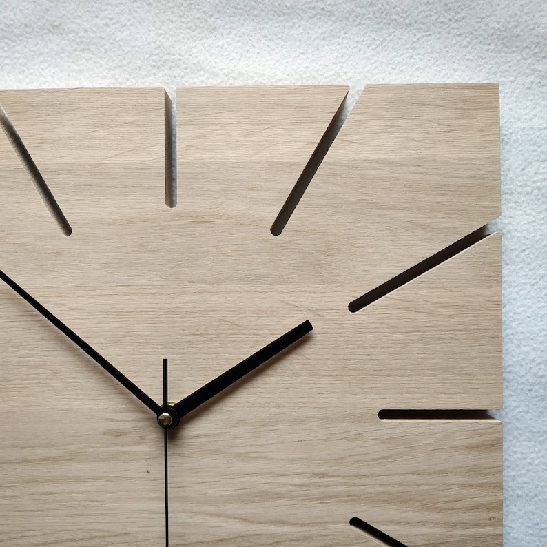 Grande horloge murale carrée, horloge en chêne, 14 po. 36 cm, horloge en bois, horloge moderne, horloge minimaliste, horloge unique, horloge silencieuse, naturdeco image 3