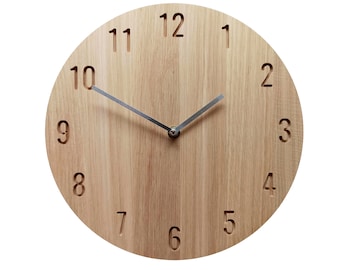 Minimalistische Wanduhr aus Eichenholz: Stille, 31 cm ohne Sekundenzeiger