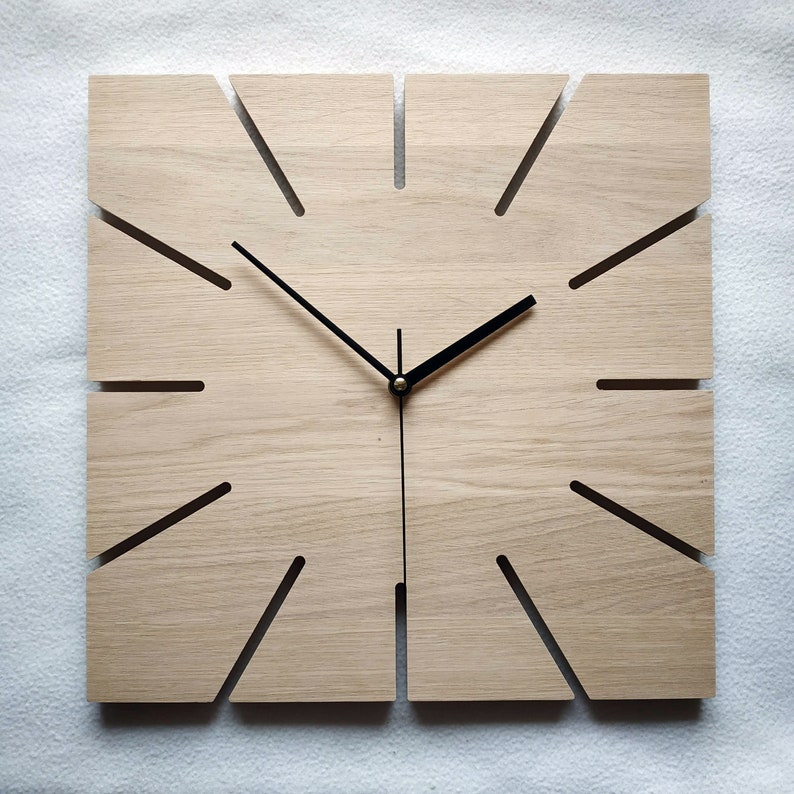 Grande horloge murale carrée, horloge en chêne, 14 po. 36 cm, horloge en bois, horloge moderne, horloge minimaliste, horloge unique, horloge silencieuse, naturdeco image 2