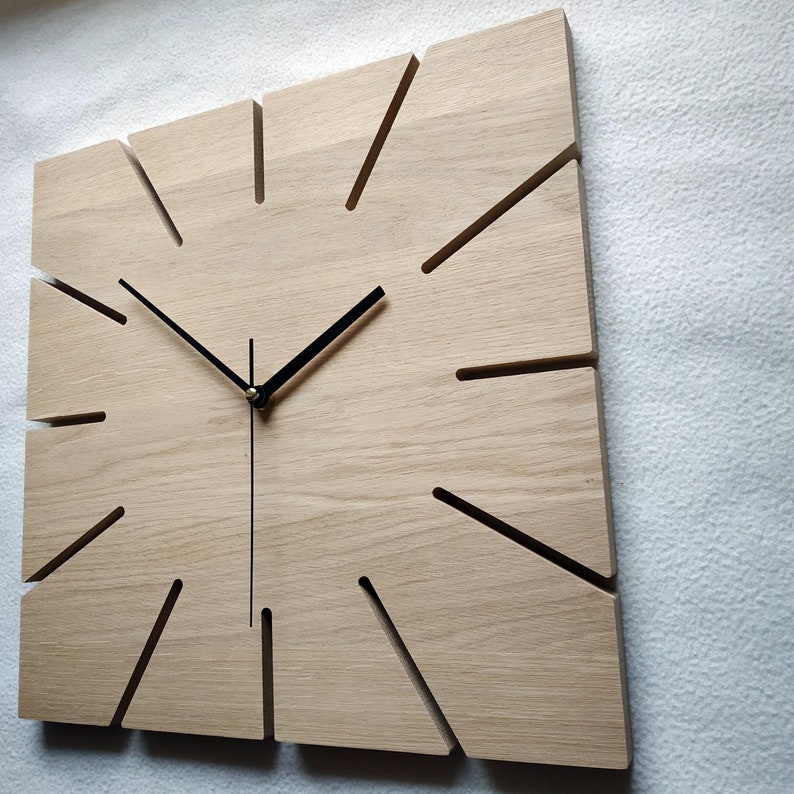 Grande horloge murale carrée, horloge en chêne, 14 po. 36 cm, horloge en bois, horloge moderne, horloge minimaliste, horloge unique, horloge silencieuse, naturdeco image 7