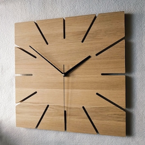 Grande horloge murale carrée, horloge en chêne, 14 po. 36 cm, horloge en bois, horloge moderne, horloge minimaliste, horloge unique, horloge silencieuse, naturdeco image 5