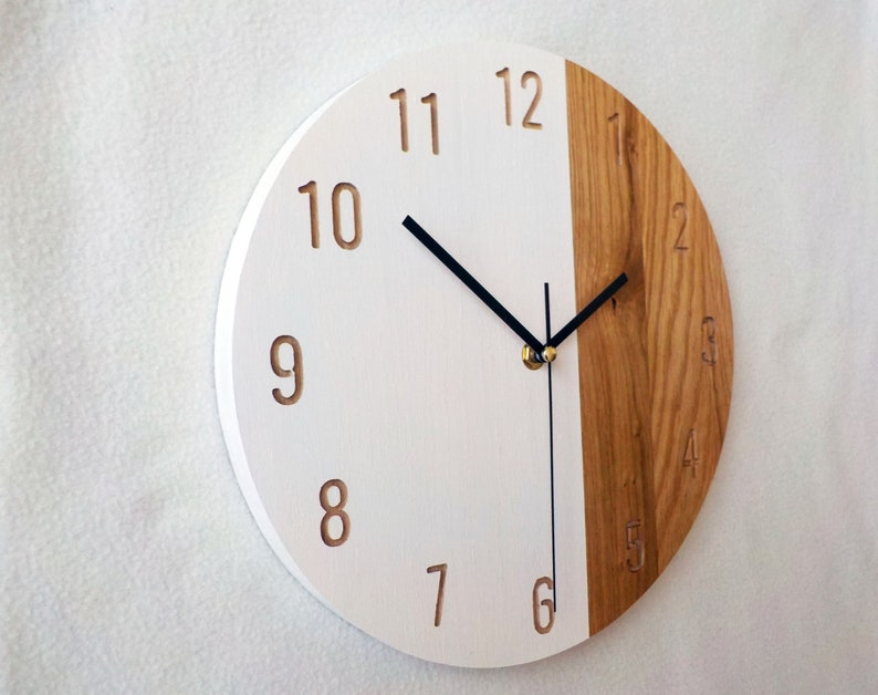 Klok eiken en witte hars: modern minimalistisch muurdecor 28 cm afbeelding 7