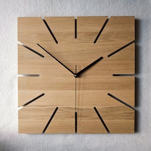 Grande horloge murale carrée, horloge en chêne, 14 po. 36 cm, horloge en bois, horloge moderne, horloge minimaliste, horloge unique, horloge silencieuse, naturdeco image 1